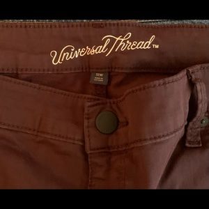 Universal Thread like new